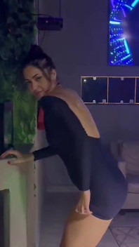 Divoká klubová noc se promění ve veřejnou fantazii šukání
