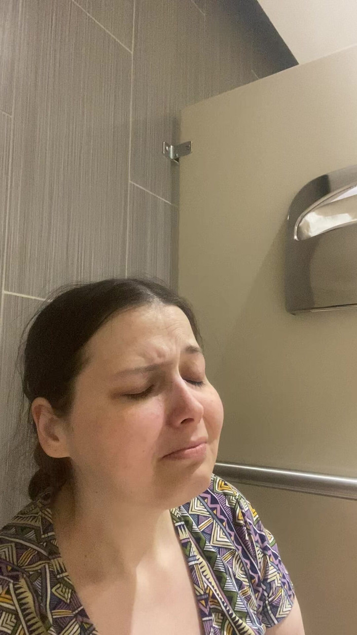 MissChrystalline: Orgasm in the Bathroom Stall