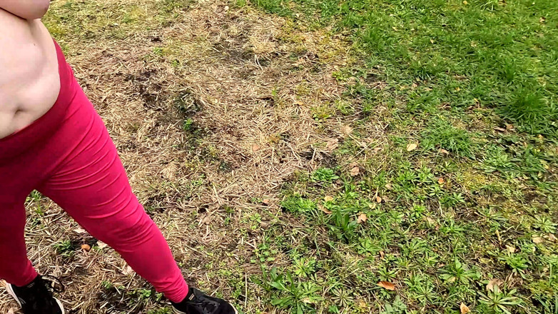 Bouncy Tits Action: na zewnątrz