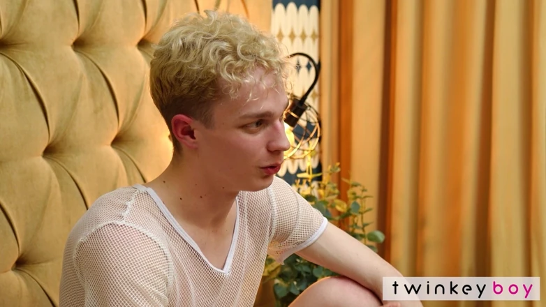 Twinkey Boy Studios: Twinkeyboy Introducing Andrew Abbot