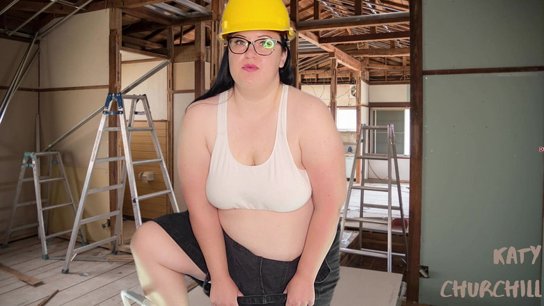 Katy Churchill: エッチな請負業者が建設現場であなたをしゃぶる