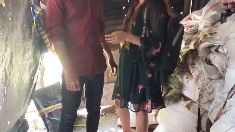 Nazima Khan: Estudiante de pueblo indio real viral follando en video