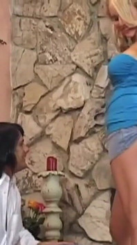 MILF blonde panas suka dikongkek oleh zakar keras yang membuatkannya seronok seperti si jalang sebenar