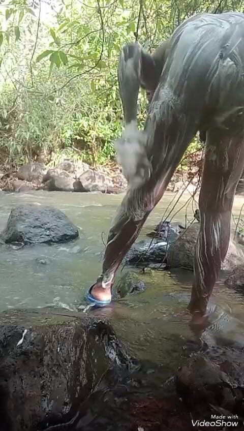 Sexyjayla254: Мильна мастурбація великого чорного члена, який кінчає на вулиці, частина 1