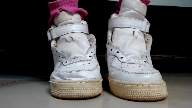 Maeling: Orgasmo nike sneakers distruzione piedi crescita - piedi di hulk, feticismo...