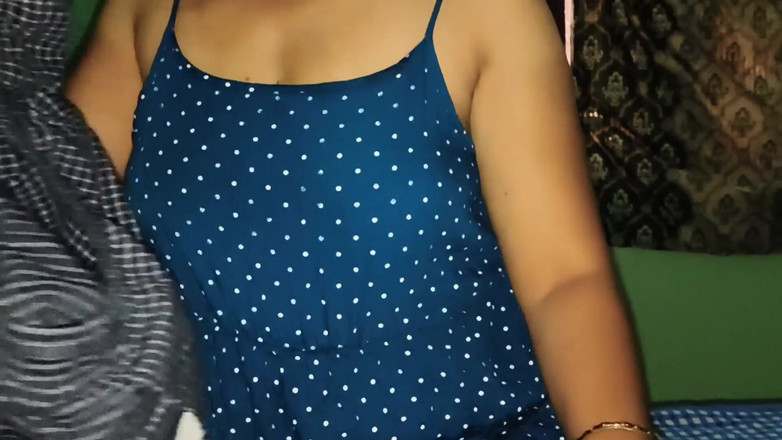 Sexy sindu: 热辣的接吻视频