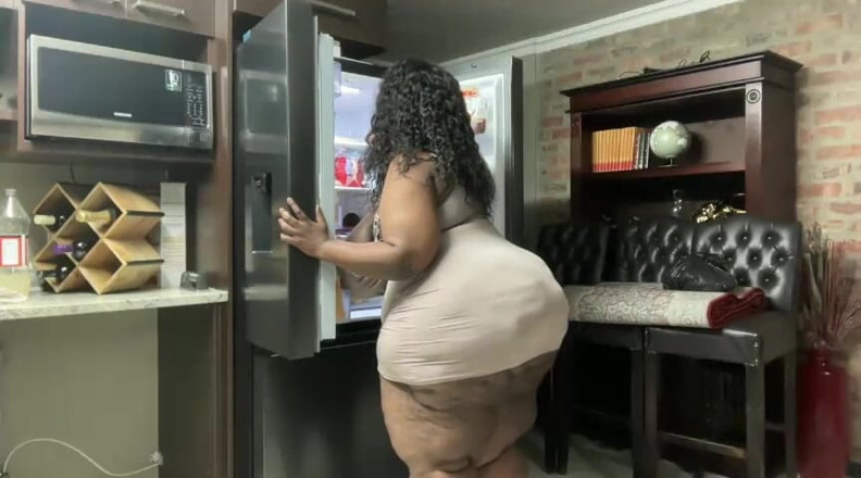 Legendary Booty Overdose: Siyah dev kadın azdırıyor ve inliyor