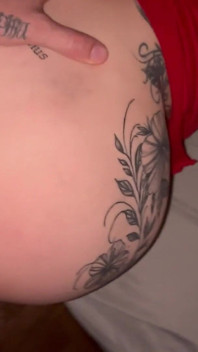 Pelirroja Tatuada En Primera Persona, a Cuatro Patas, Pidió Leche En Su Coño Y Se Corrió En Su Boca