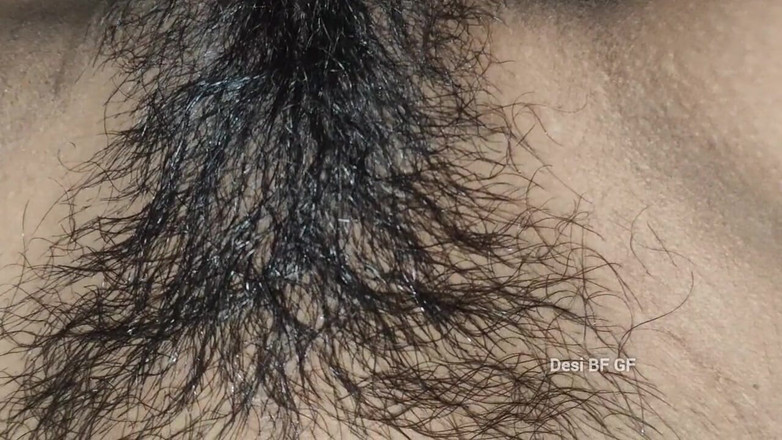 Manoj12015: Mâncând pizda păroasă strâmtă a iubitei și futând tare și sugând pizda