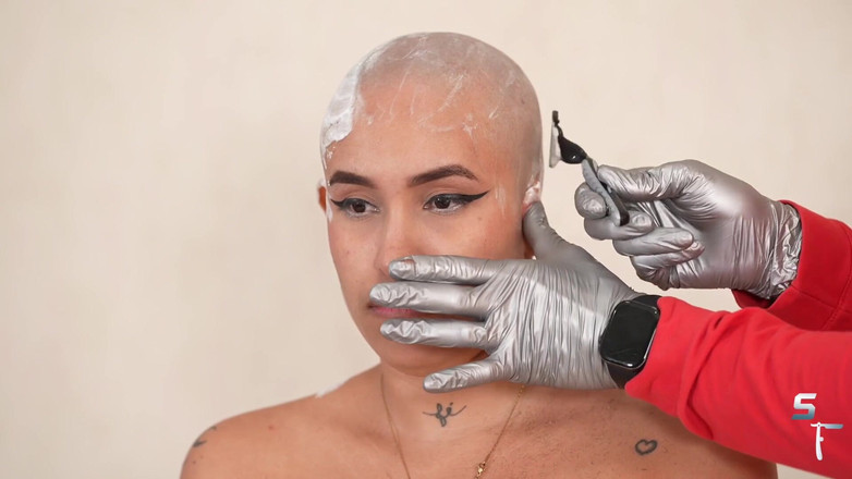 Shave Flix: Zijn vrouw heeft een grote zwarte pik