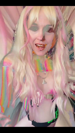 Suzy Wylde: Мамка танцює!