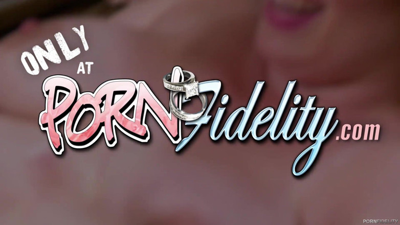 Pornfidelity: 怀孕的熟女与tegan三人行