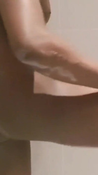 욕조에서 자위하는 Nata4sex 슈퍼 혼리