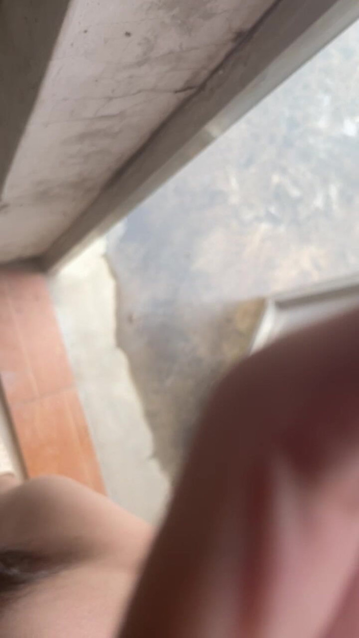 pu thot: Ein junger mann aus einer ländlichen Gegend belästet andere öffentlich, indem...
