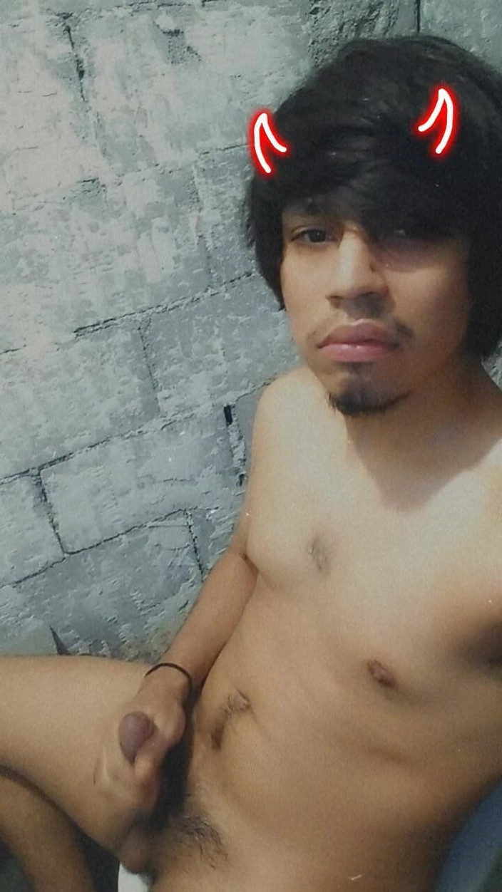 AlexAlejandro13: Hot devil in bagno