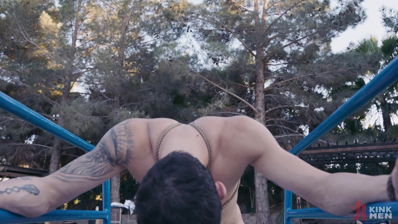 Taken rough: Spela boll: Xavier Zane och Des Ires