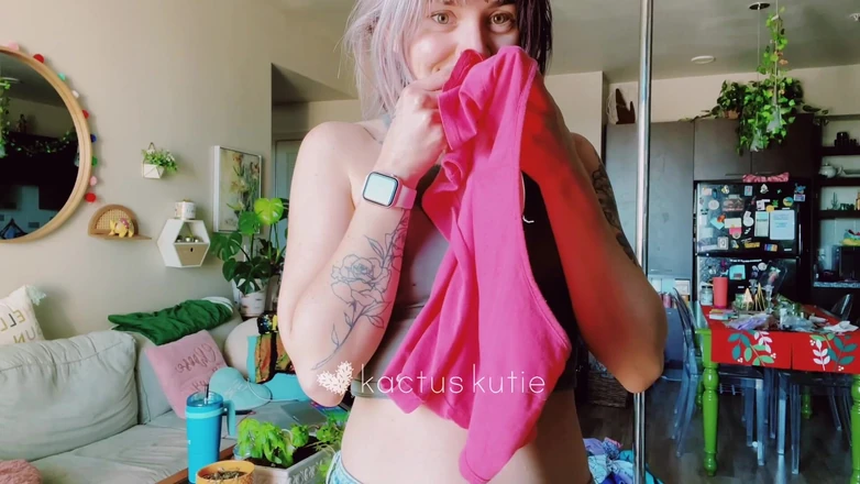 kactus kutie: Showing You My Sweaty Shirt After My Walk