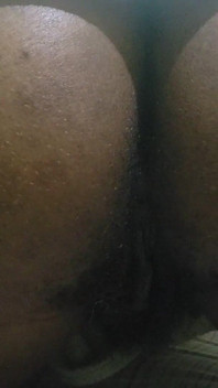 Weelderige babes in lingerie stuiteren hun reten bij Ass O Kont
