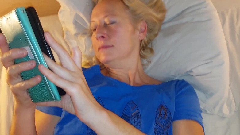 Selena701: 成熟したブロンドの素人妻の夜のセックスゲーム