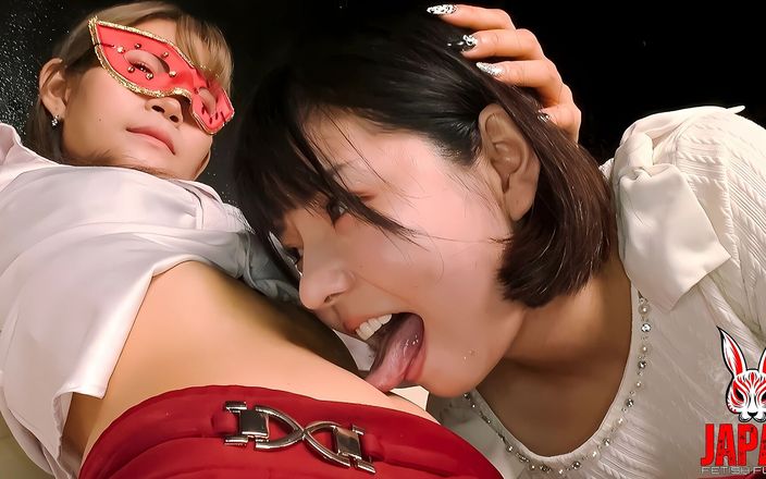 Japan Fetish Fusion: Müfettiş Azusa Misaki Yuuka Ichii'nin göbek değını açıyor. Birincisi, emme....
