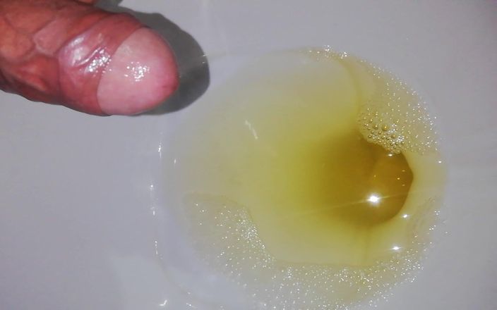 Rey rey: Desperate Pissing, and Intense Masturbation Big and Veiny Penis