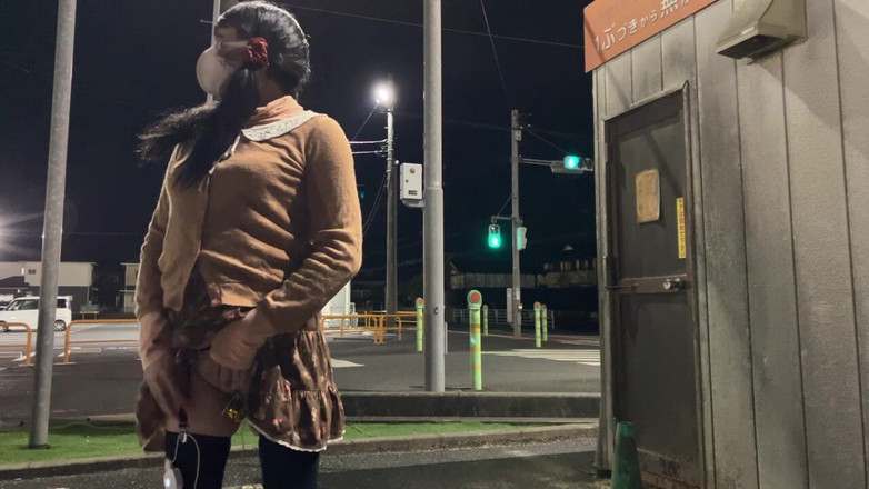 megu2002: 調教師様からの命令 no6 店舗前の駐車場で露出オナニー