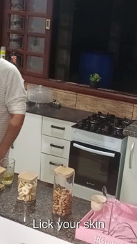 Sodomie avec une femme mariée infidèle dans le culotte du bar