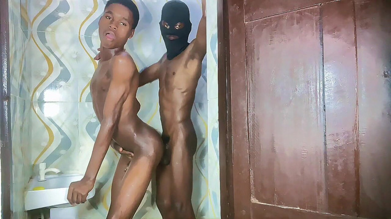 BLACKSHOOTERR: Met My Step Stepbrother in the Kitchen Naked.