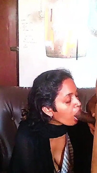 Kocası işe gittiğinde tesettürlü orta yaşlı seksi kadının her gün bir ziyaretçisi vardı.