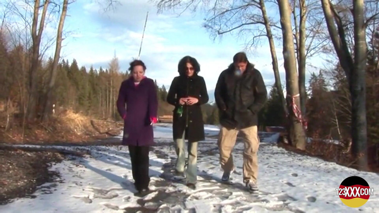 123XXX - Fucked Amateurs in Germany!: Dia memikat dua awek untuk menghisap dan berkongkek