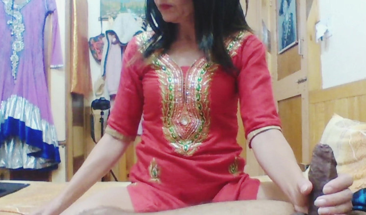 Bolly Karma: 계모가 침대를 공유 할 때 발생합니다.