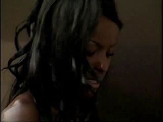 A Lesbian World: Pelacur ebony bercinta dengan strap-on