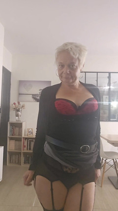 Sofy13: İşe gitmek için günün kıyafetimi seviyorsun.