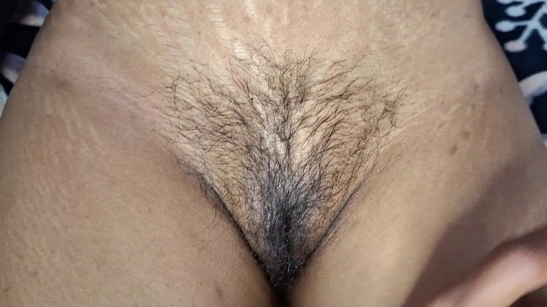 hot suman: Desi Chut a hořčičný olej nanesené na vibrátor s mast...