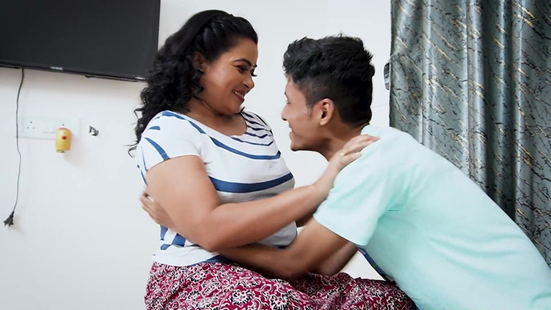 Queen star Desi: Una sorellastra cattiva vuole giocare al suo fratellastro, sesso hardcore