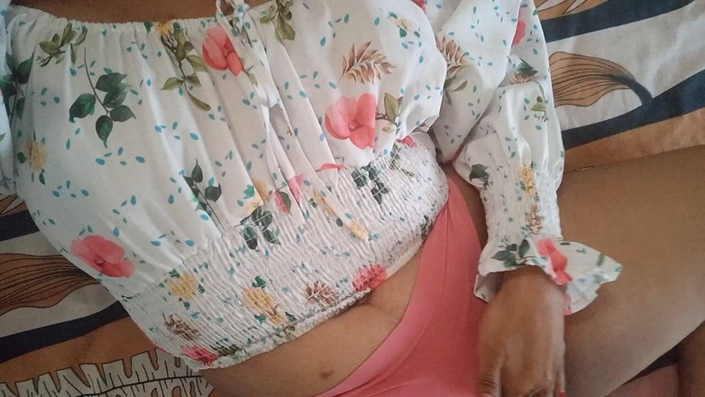 PATY PATY: Une brune se donne un peu de plaisir, amateur réel