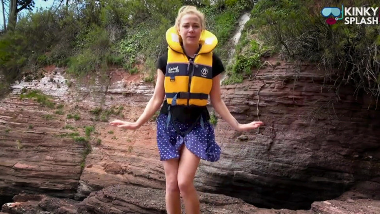 UKCuteGirl Lucy Lauren: İçine boşalmak için en seksi can yeleğini seçiyor