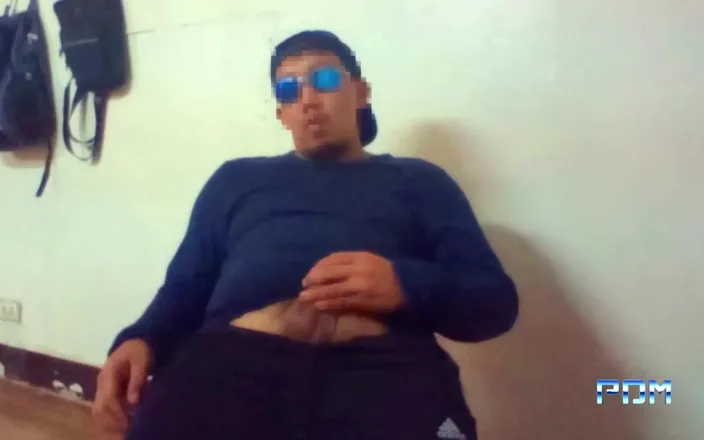 pinoy malibog: Enjoying Himself