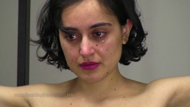 Spanking Server: Yasmeena bičuje prsy ve vězení