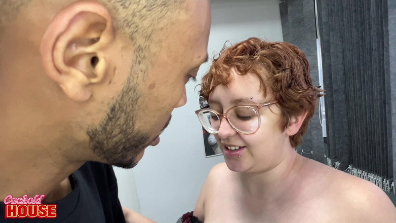 CuckoldHouse: A Esta Nerd Casada Le Encanta Sentir Una Polla Enorme...
