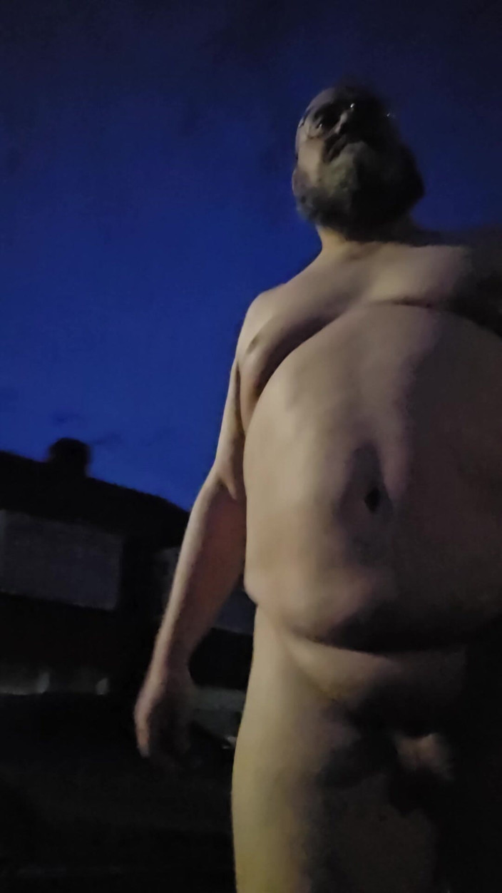 big_davec: Nude Walk Around the Neighborhood
