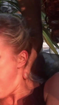 Cindy wird von zwei harten schwänze mit vielen haaren gefickt