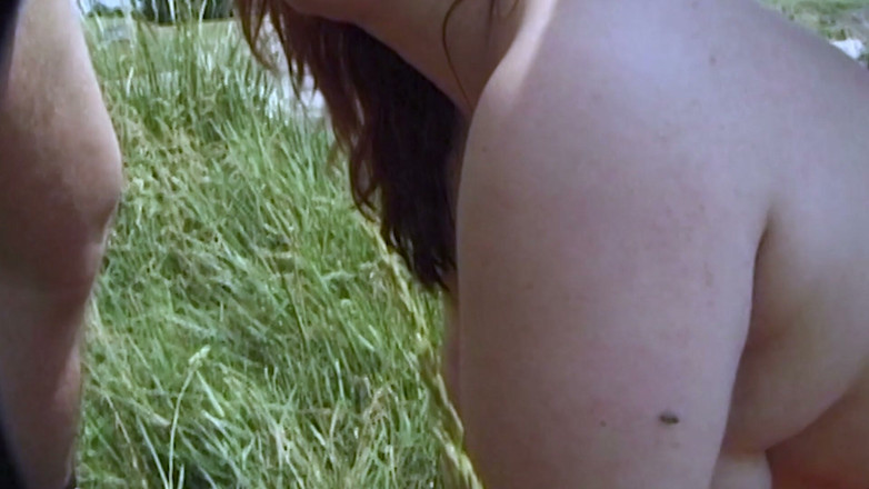 Hot Mature Adventures: Nienasycone milf spuściły mocno podczas parowego seksu na świeżym powietrzu
