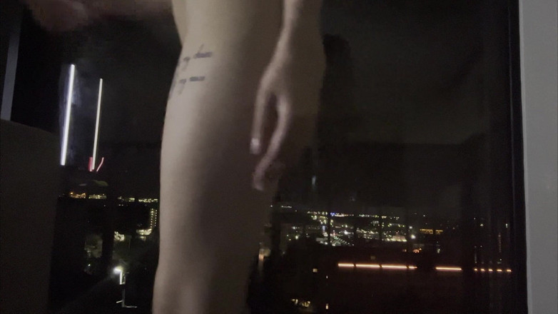 Felicity Azura: 빨간 새틴의 핫한 아시아