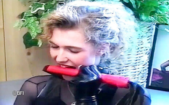 Fetish Tv: वर्चस्व cuir और लेटेक्स 2 - रबर और बर्फ।