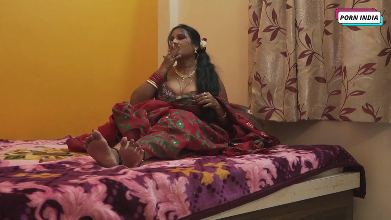 Porn India Studio: Mătușa desi excitată vrea să se fută