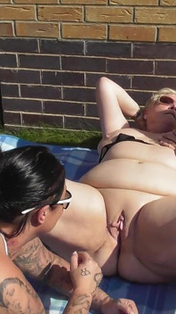 Divertimento al sole alle Creampie Towers