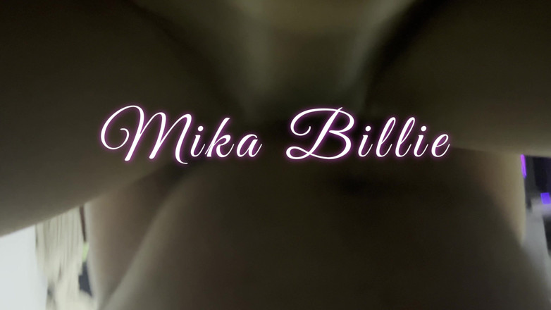 Mika Billie: Wilde seks met het vriendje van mijn stiefzus zonder condoom