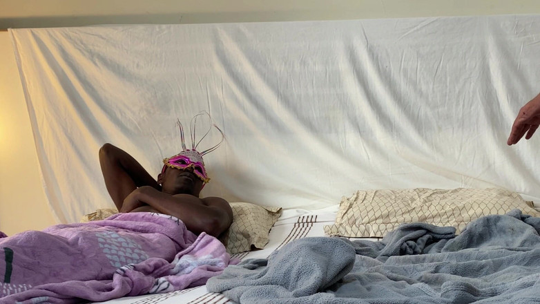 Girlnona: Fru försökte hålla sig trogen, men kunde inte motsätta sig...