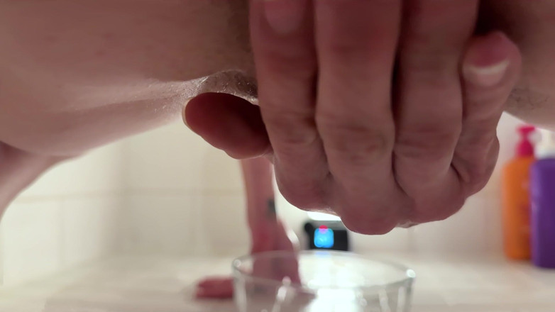 Mila Mynx: Buttplug Double Piss Shower